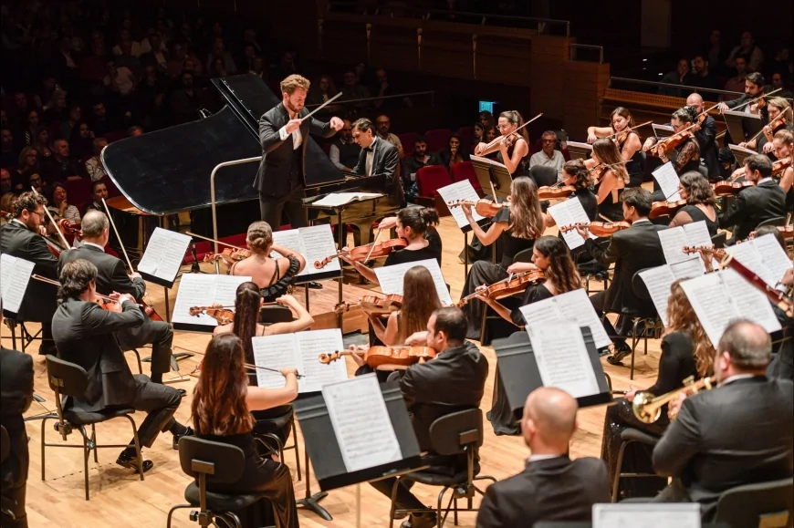 İzmir Oda Orkestrası yeni sezona Rachmaninov ve Dvořák ile kapalı gişe başladı