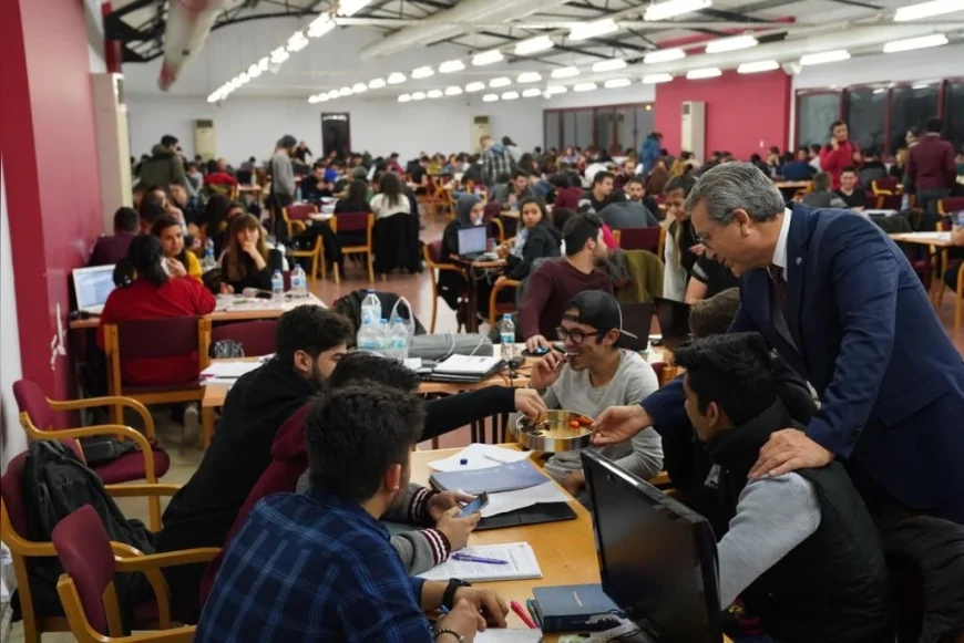 Ege Üniversitesi Merkez Kütüphanesi aynı anda 2 binden fazla kullanıcıya hizmet veriyor
