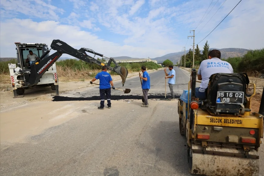 İzmir Büyükşehir Belediyesi ve Efes Selçuk Belediyesi’nden ortak altyapı atağı: Mahallelerde bakım ve onarım çalışmaları hız kazandı