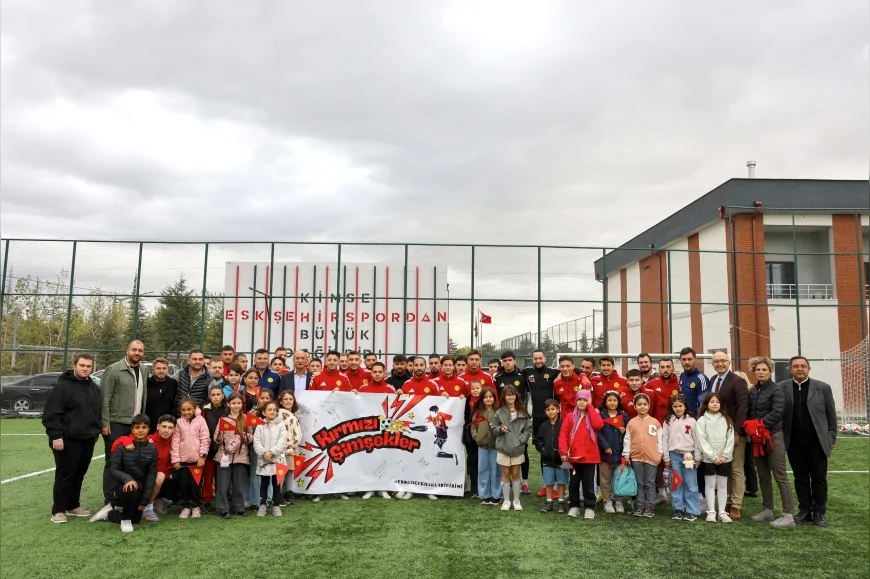 Eskişehir'de Kız Çocukları Eskişehirspor’la Bir Araya Gelerek Hayallerine Renk Kattı