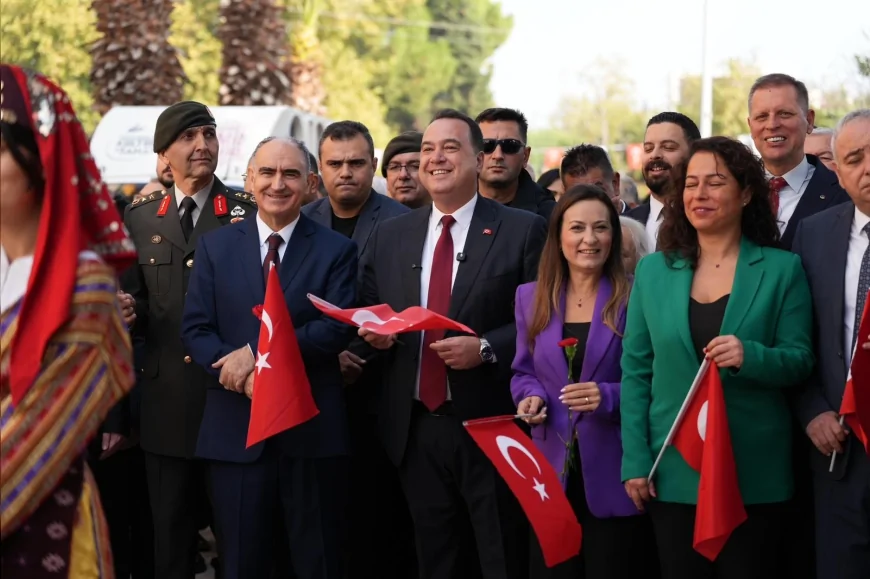Atatürk’ün Manisa’ya Gelişinin 100. Yılı Coşku ile Kutlandı: “Cumhuriyete Layık Olmak İçin Durmadan Çalışacağız”