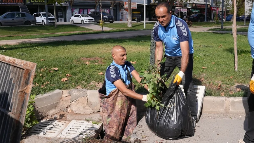 Elazığ Belediyesi kış öncesi yağmur suyu ızgaralarında kapsamlı temizlik çalışması başlattı