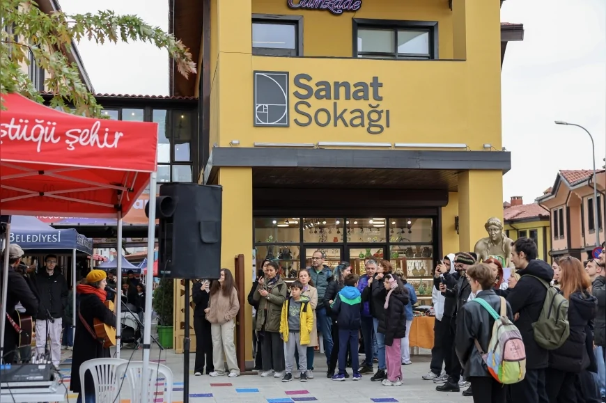 Eskişehir’de “Sokakta Panayır Var” etkinliğiyle Sanat Sokağı’nda renkli ve sanat dolu bir gün yaşandı