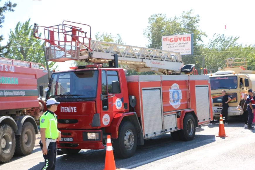 Antalya Kemer’de restoran yangını korkuttu: İtfaiyenin hızlı müdahalesi felaketi önledi