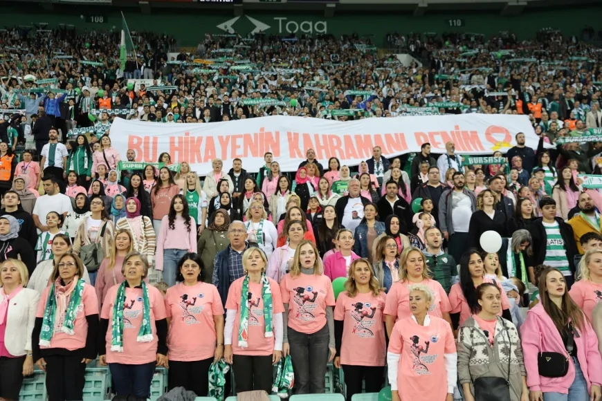Seden Bozbey: "Tribünlerde hem Bursaspor’a destek verdik hem de meme kanserine dikkat çektik"
