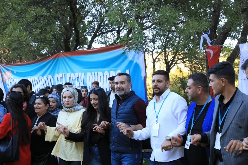 Elazığ’da Gençlik Festivali’nde renkli görüntüler: Geleneksel oyunlar, konserler ve coşku dolu anlar