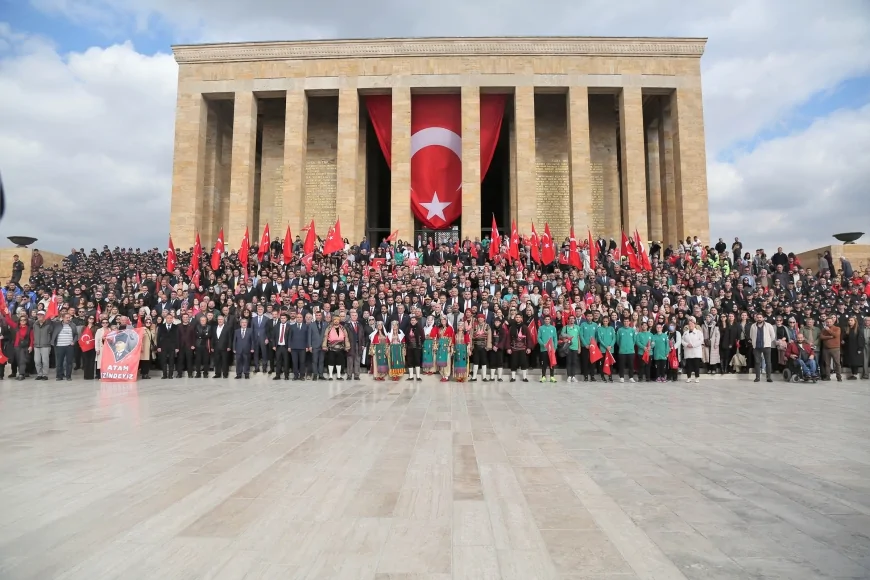 Başkan Mesut Özarslan ve binlerce Keçiörenli, Ankara’nın başkent oluşunun 102. yılında Anıtkabir’de Ata’nın huzurunda