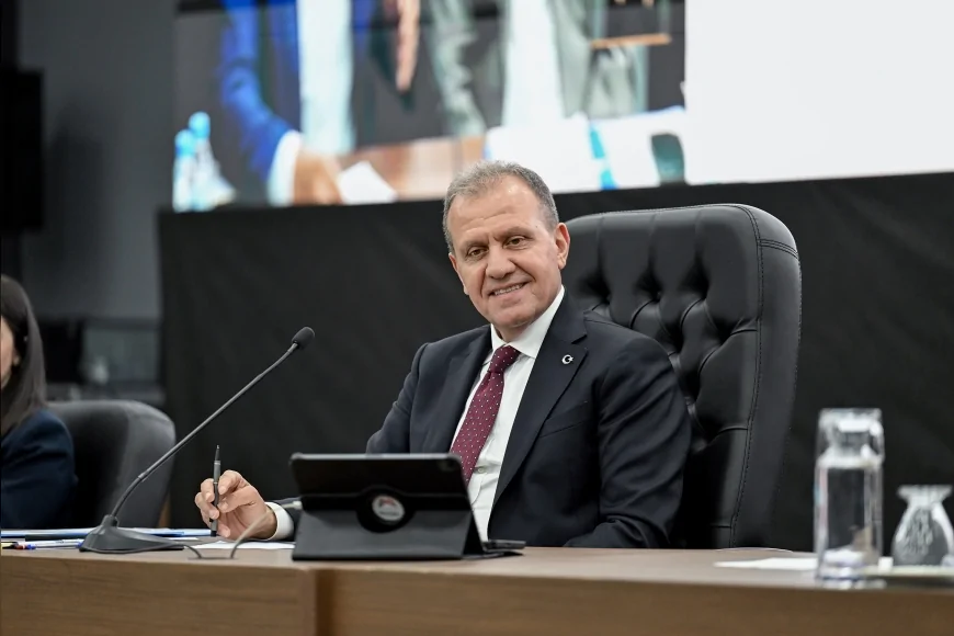 Vahap Seçer: “Gazze’de 70 bin insan öldü, bu bir insanlık ayıbı”