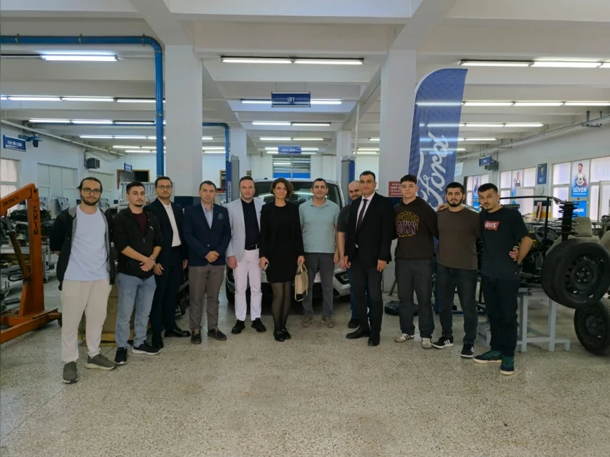 Ford Otosan’dan Ege Meslek Yüksekokuluna araç hibesiyle uygulamalı eğitime destek