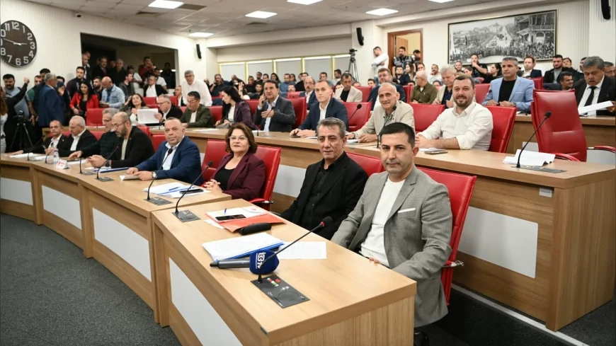Ömer Günel: “Büyükşehir Belediyesi temel hizmetlerine odaklanmalı, biz Kuşadası’nda yük almaya hazırız”