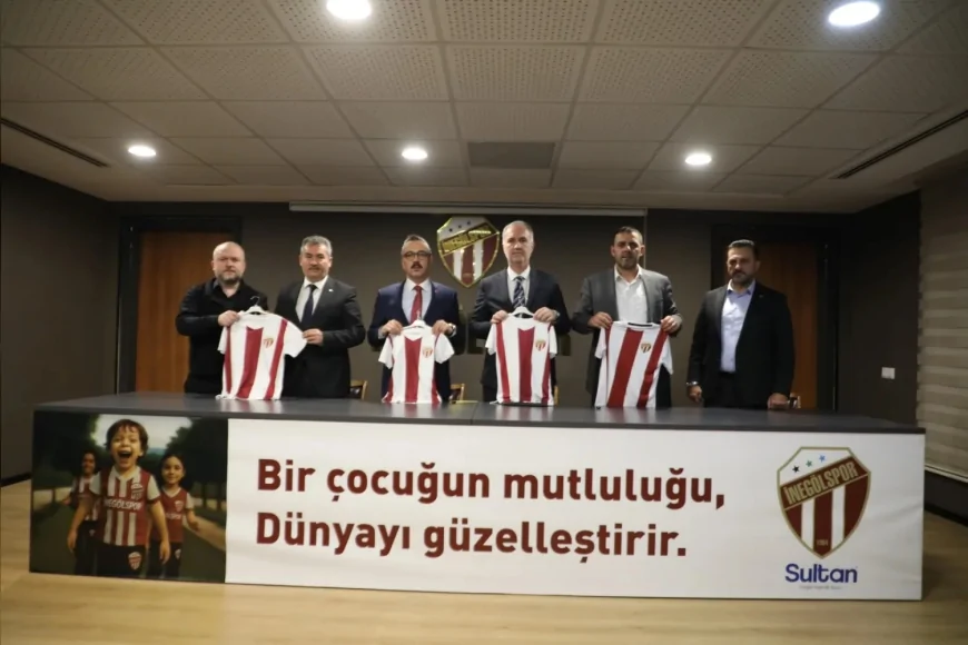 İnegölspor’dan 60 Bin Öğrenciye Forma ve Eşofman Hediyesi