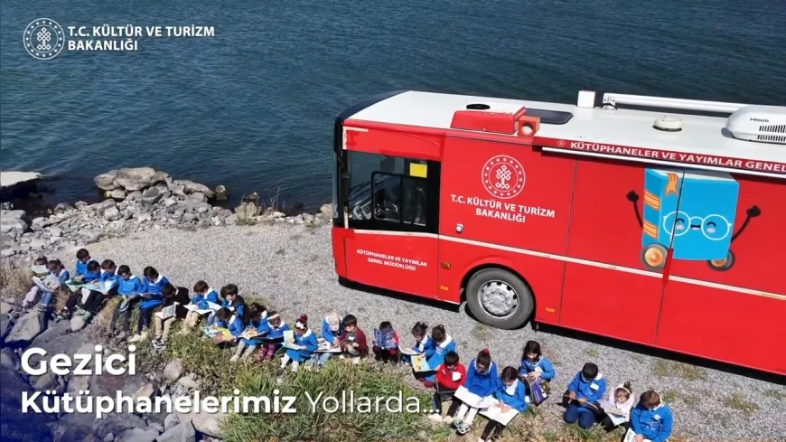Bakan Ersoy: "Gezici kütüphanelerle sadece kitap değil, bilginin ışığını da taşıdık"
