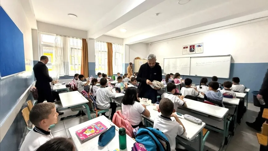 İnegöl Belediyesi’nden Öğrencilere 27 Bin Kumbara: Kitap Günleri Öncesi Tasarruf ve Okuma Bilinci Teşviki