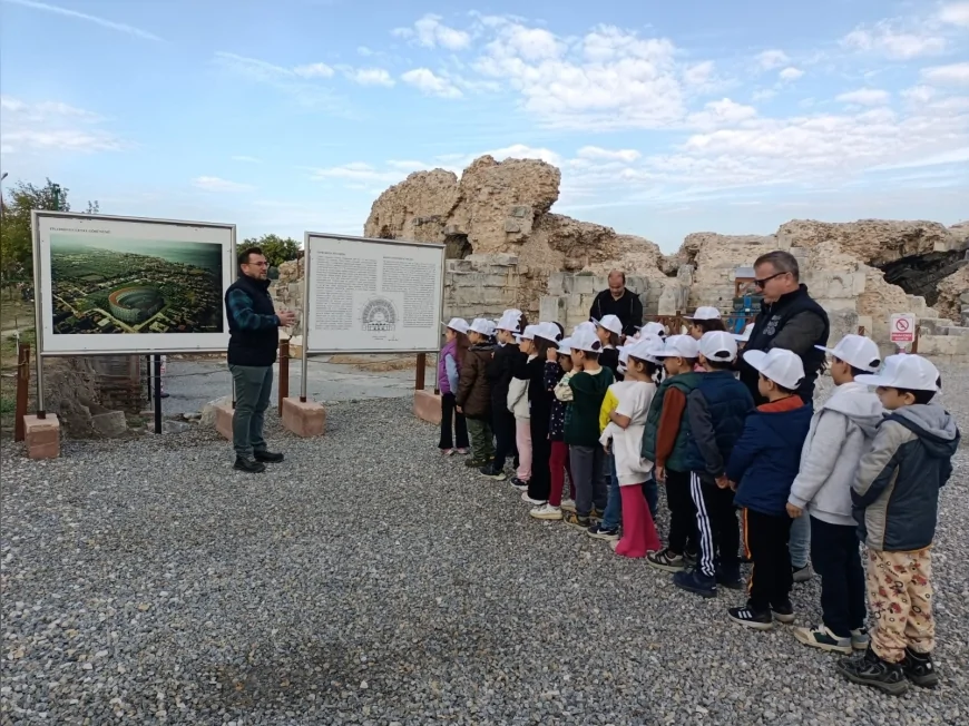 Minik Kâşifler İznik’in Eşsiz Tarihine Yolculuğa Çıktı