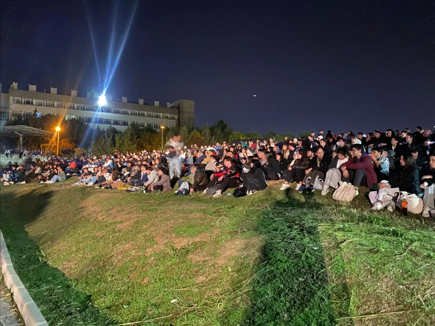 Muğla’da “Gecenin Işığı” Açık Hava Sinemasıyla Parladı: Öğrenciler Yeni Akademik Yıla Birlikte Başladı