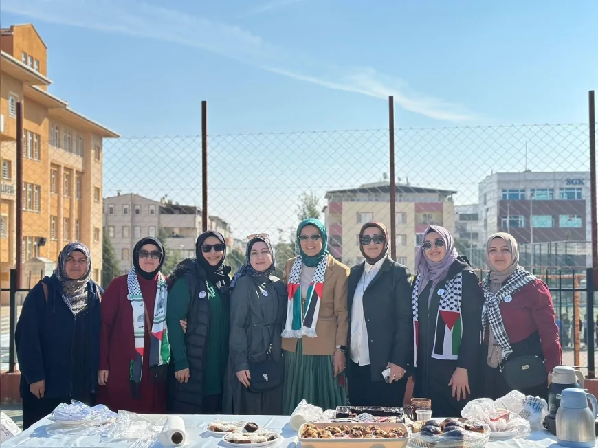 Kemalpaşa’daki İmam Hatip Okullarından Filistin’e Destek İçin Dayanışma Kermesi Düzenlendi