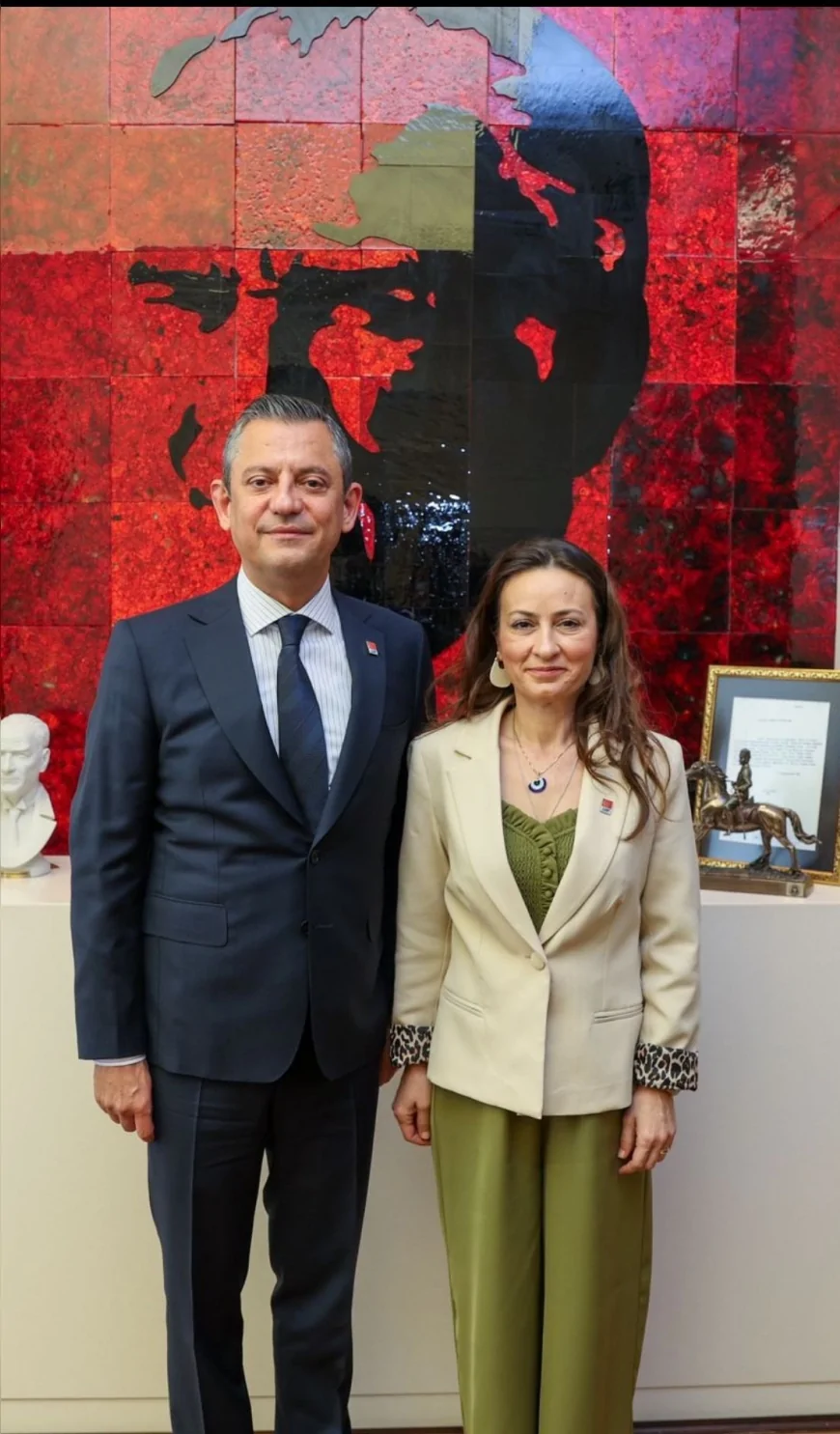 CHP Genel Başkanı Özgür Özel: “Demokratlar, Cumhuriyetçiler, Atatürk’ü sevenler kazanacak; beni seven arkamdan gelsin”