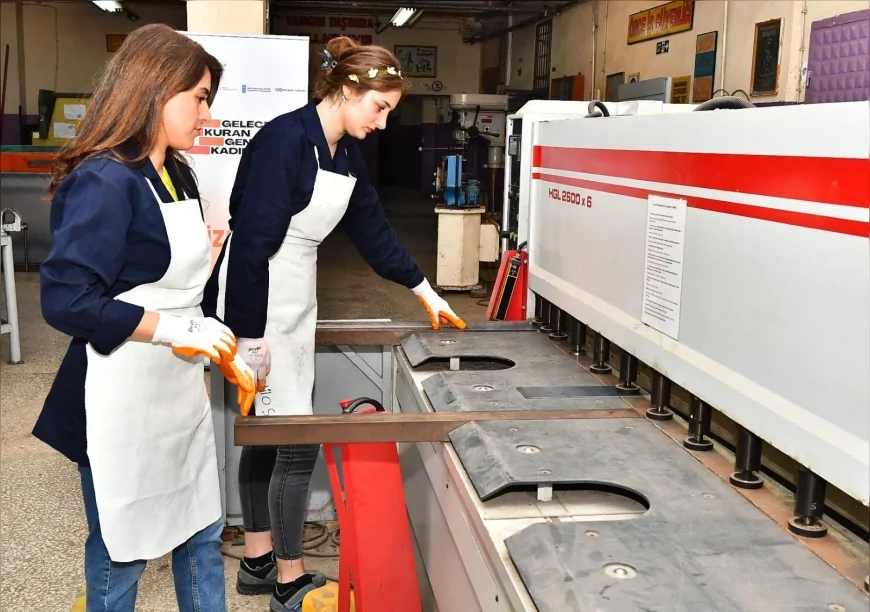 İzmir Büyükşehir Belediyesi ile BM Kalkınma Programı İş Birliği Yenilendi: Kadınlar ve Gençler İçin Yeni İstihdam Fırsatları