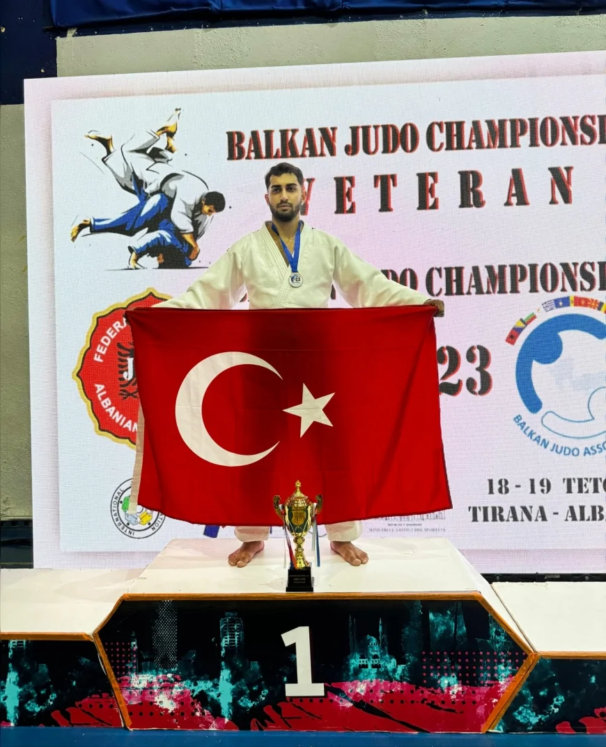 Enes Pınar Bir Ayda İki Kez Balkan Kürsüsüne Çıktı: Yunusemreli Judocu Arnavutluk’ta İki Madalya Kazandı