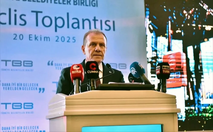 Vahap Seçer: “Geleneksel Belediyecilik Anlayışı Değişmeye Başladı, Gönüllere Girmiş Belediye Başkanları Cezaevinde”
