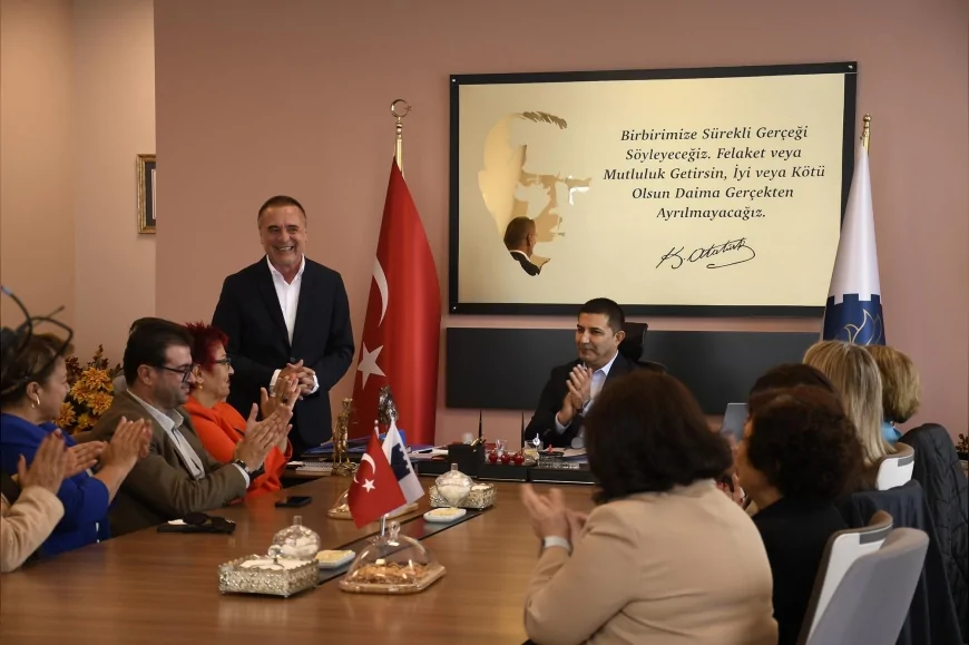 ÖMER GÜNEL CHP KUŞADASI İLÇE ÖRGÜTÜ’NÜN YENİ YÖNETİMİYLE BİR ARAYA GELDİ