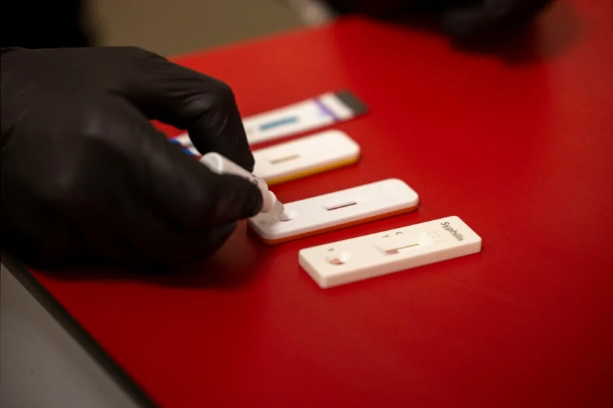 İzmir’de Kimliksiz ve Ücretsiz HIV, Hepatit ve Sifiliz Testi Uygulaması Başladı