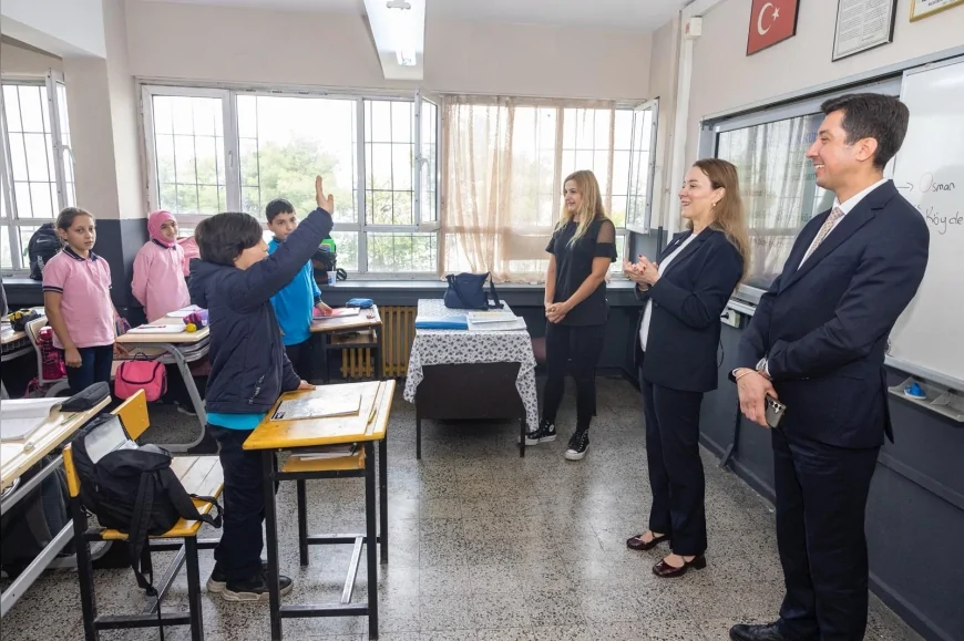 Başkan Nilüfer Çınarlı Mutlu Kestelli Şerife Eczacıbaşı Ortaokulunda Öğrencilerle Buluştu