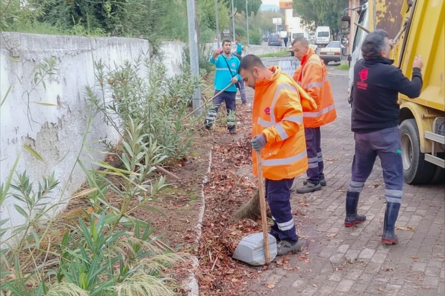 Efeler Belediyesi Ekiplerinden Gıda Çarşısı’nda Kapsamlı Temizlik Çalışması