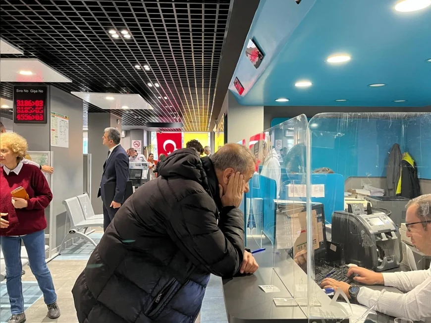 PTT’nin 185. Kuruluş Yıl Dönümünde Anlamlı Hediye:Kızılay Şubesinde 185’inci Müşteriye Özel Filatelik Ürün Takdimi