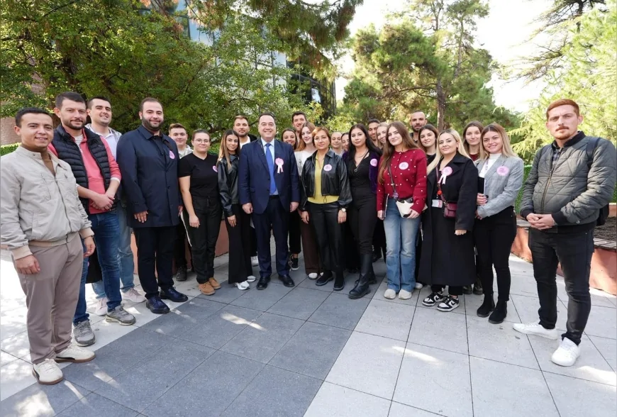 Manisa’da Meme Kanseri Farkındalığı İçin Pembe Çiçekler Toprakla Buluştu