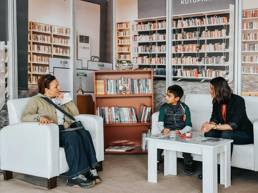 İzmir Kitap Fuarı’nda Kütüphaneler “Şehrin Kalbinde Yeni Buluşma Noktaları” Temasıyla Ziyaretçilerini Ağırlıyor