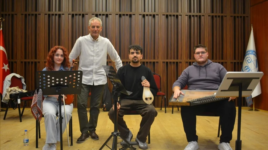 EÜ Klasik Türk Müziği Korosu 33 Yıllık Geleneğini Sürdürerek Türk Musikisinin Ustalık Mirasını Sahneye Taşıdı