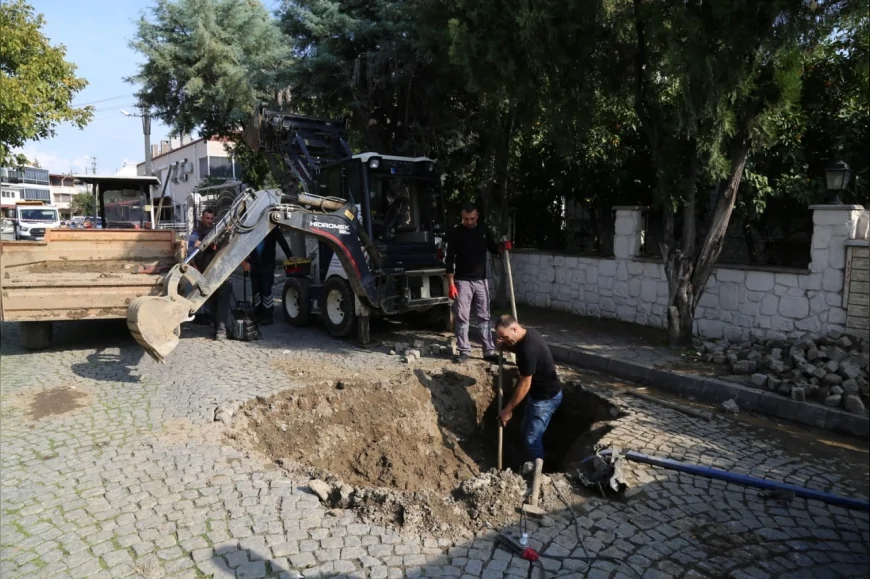 Edremit Belediyesi İlçe Genelinde Altyapı Kaynaklı Yol Bozulmalarını Gideriyor