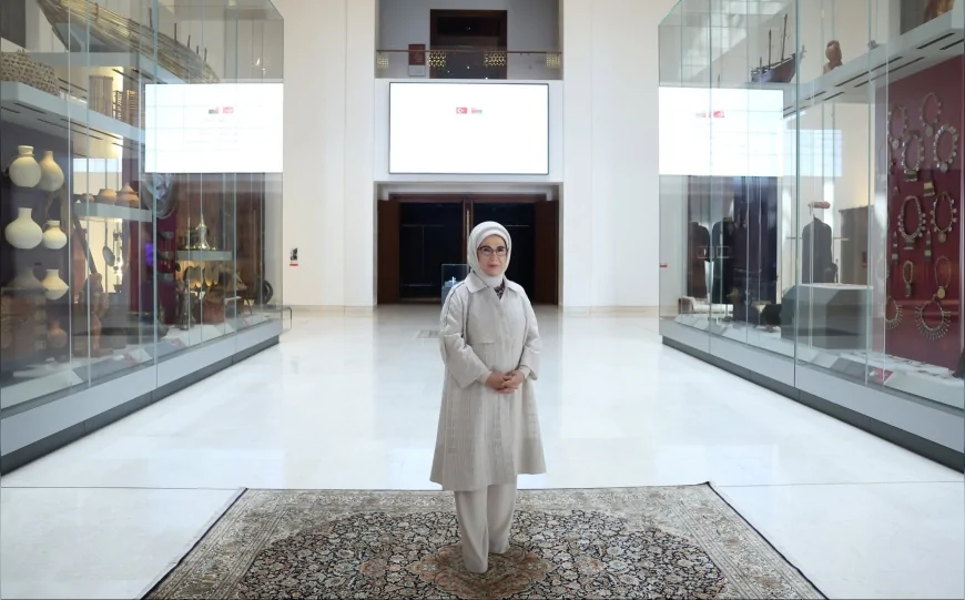 Emine Erdoğan Umman Ulusal Müzesi’ni Ziyaret Etti: “Kültürel Mirası Koruyan Bu Nadir Yapının Geleceğe İlham Vermesini Diliyorum”