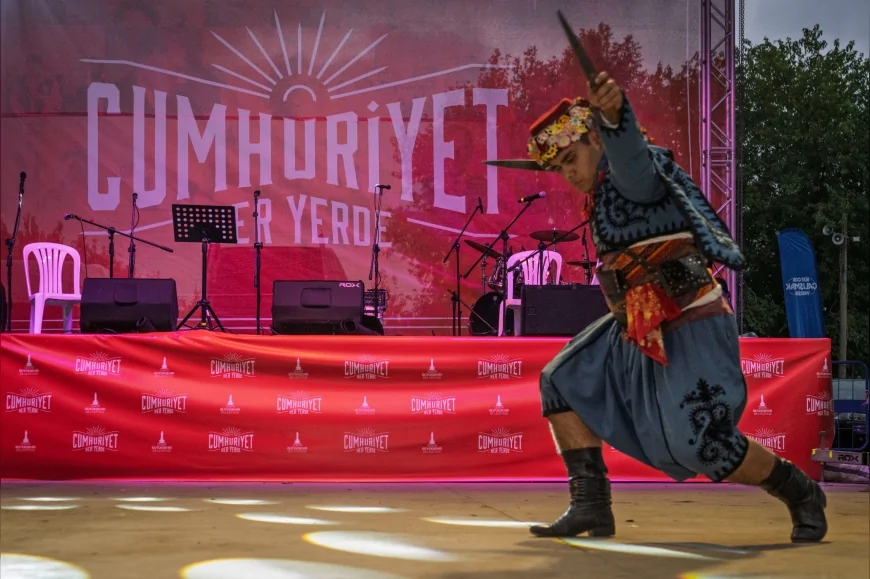 Cumhuriyet’in 102’nci Yılı Coşkusu Kiraz’da “Cumhuriyet Her Yerde” Etkinlikleriyle Kutlandı