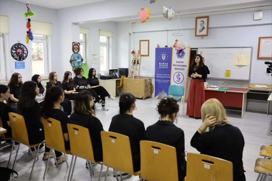 Bursa Büyükşehir Belediyesi Lise Öğrencilerine Yönelik Eğitim Programında Kadına Yönelik Şiddete Karşı Farkındalık Oluşturdu