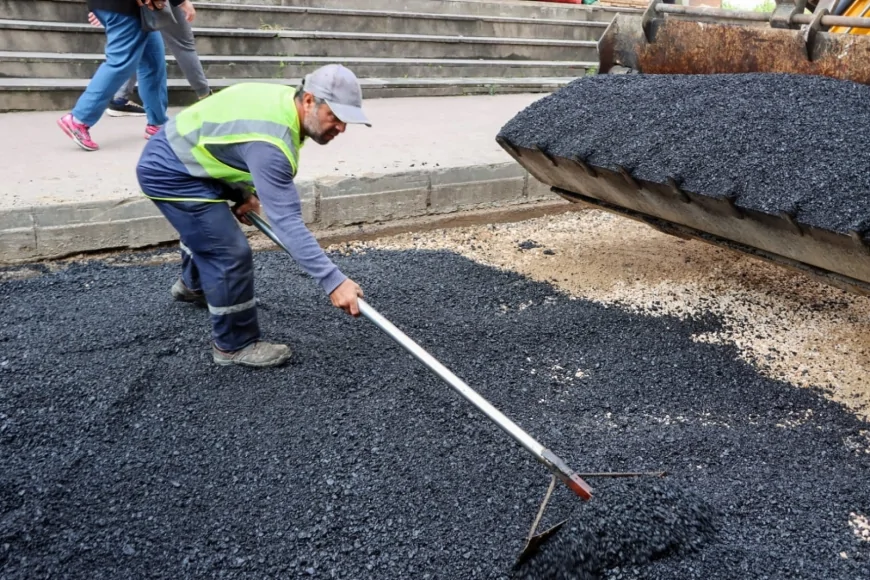 Yalova Belediyesi Doğan Sokak’ta Asfalt Yama Çalışmasıyla Ulaşım Konforunu Artırıyor
