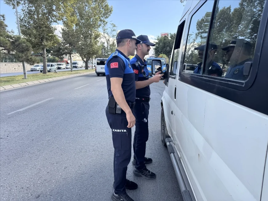 Kayseri Büyükşehir Zabıta Ekipleri Organize Sanayi Bölgelerinde İşçi Servislerine Yönelik Denetimlerini Sıklaştırdı