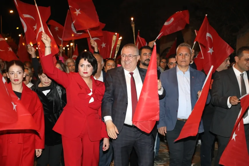 Edremit’te Cumhuriyet’in 102. Yılı Fener Alayı ve Şevval Sam Konseriyle Coşkuyla Kutlanacak