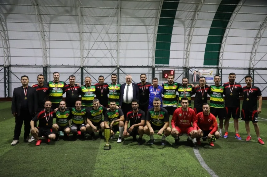 9 Eylül FK Cumhuriyet Kupası’nın Şampiyonu Oldu Edremit’te Heyecan Dolu Final Maçı Penaltılarda Sonuçlandı