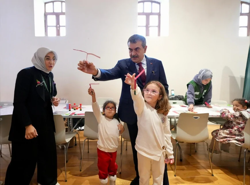 Yusuf Tekin “Evliya Çelebi’nin İzinde” Sergisini ve “3. Rami Bilim Şenliği”ni Ziyaret Etti