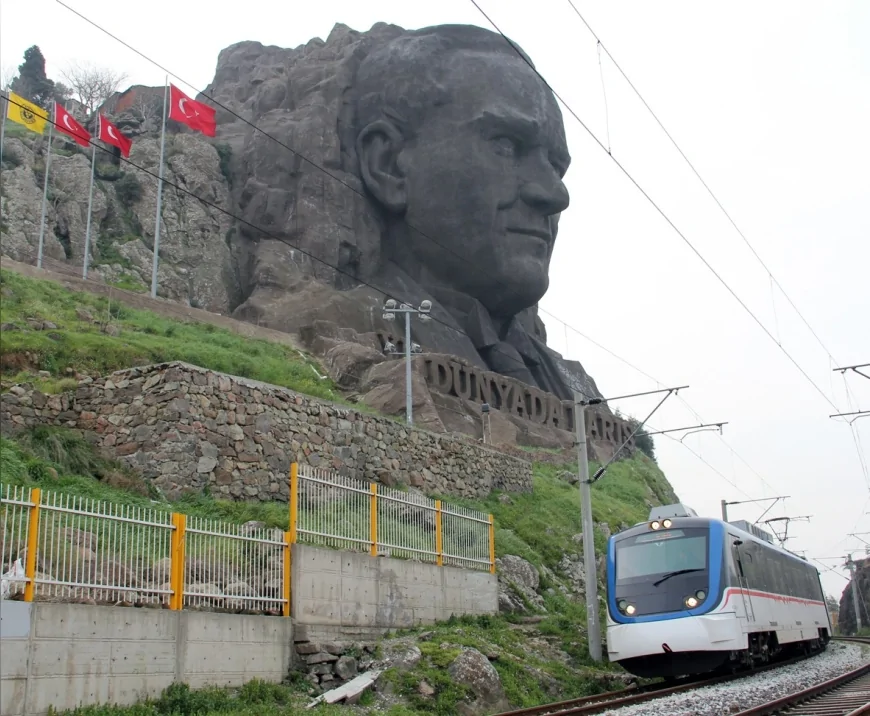 İzmir’de 29 Ekim Cumhuriyet Bayramı’nda Toplu Ulaşım Yüzde 50 İndirimli, İZBAN Gün Boyu Ücretsiz