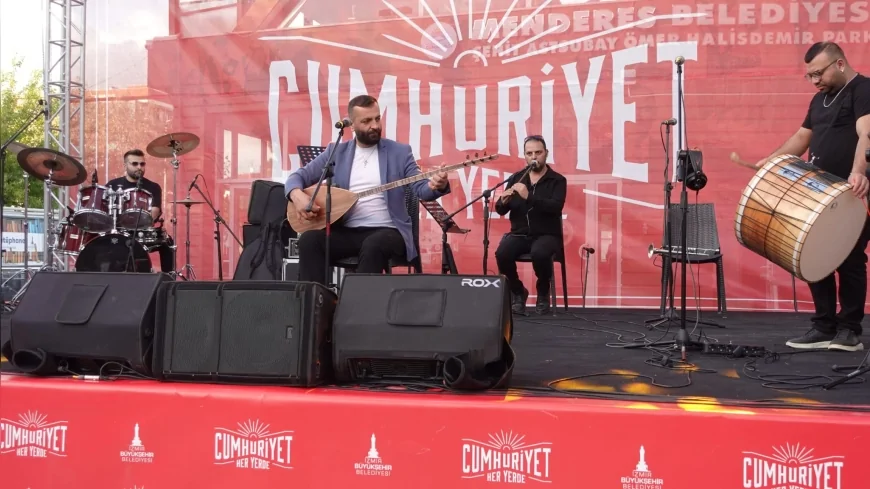 Menderes’te Cumhuriyet’in 102’nci Yılı Coşkuyla Kutlandı: “Cumhuriyet Her Yerde” Etkinlikleri Renkli Görüntülere Sahne Oldu