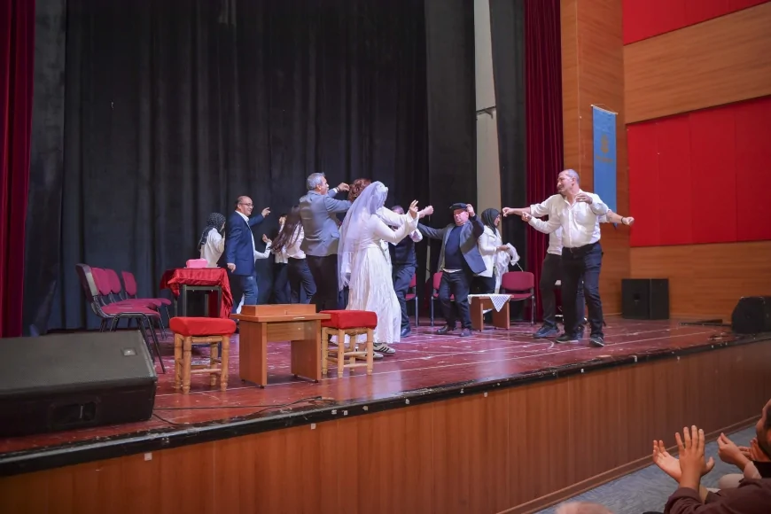 “Mahallede Tiyatro Var!” Projesi Beypazarı’nda Perdelerini Açtı: Aziz Nesin Uyarlaması “Hoş Geldin Azizim” Büyük İlgi Gördü