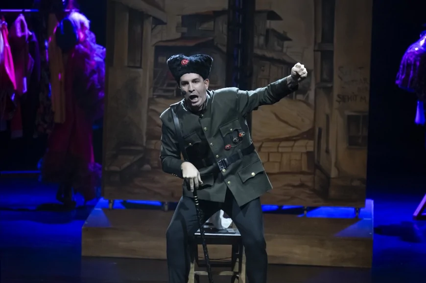 “Eyvah Nadir” Yeniden Mersin Sahnesinde: Şehir Tiyatrosu’ndan Hem Sanat Hem Sürpriz Dolu Gece