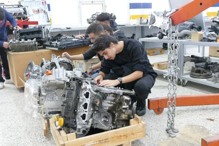 Renault Türkiye’den Ege Meslek Yüksekokulu’na Otomotiv Eğitimi İçin Donanım Bağışı