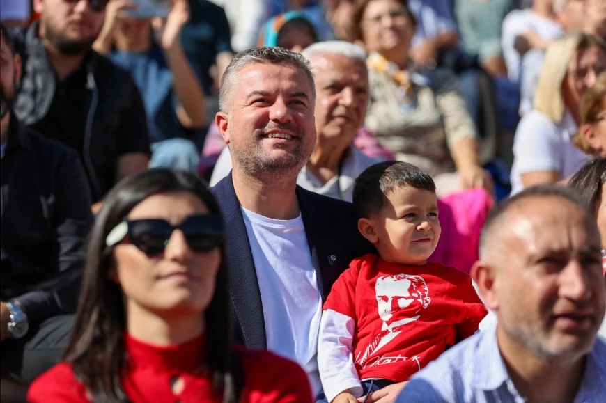Buca’da Miniklerden Cumhuriyet Coşkusu: “Cumhuriyet’in Gerçek Sahibi Bu Yavrularımızdır”