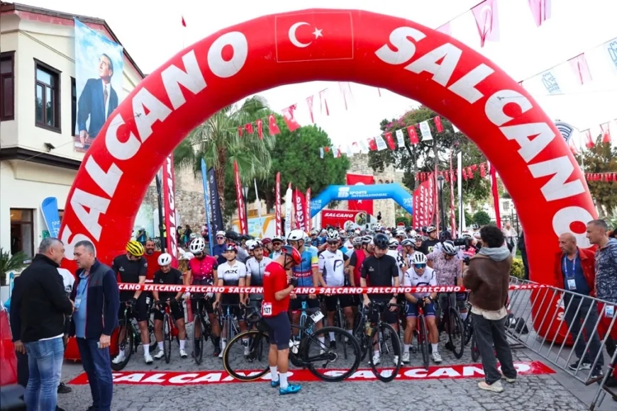 VeloTürk Gran Fondo Çeşme 2025’te Binlerce Sporcu Barış ve Dayanışma İçin Pedal Çevirdi