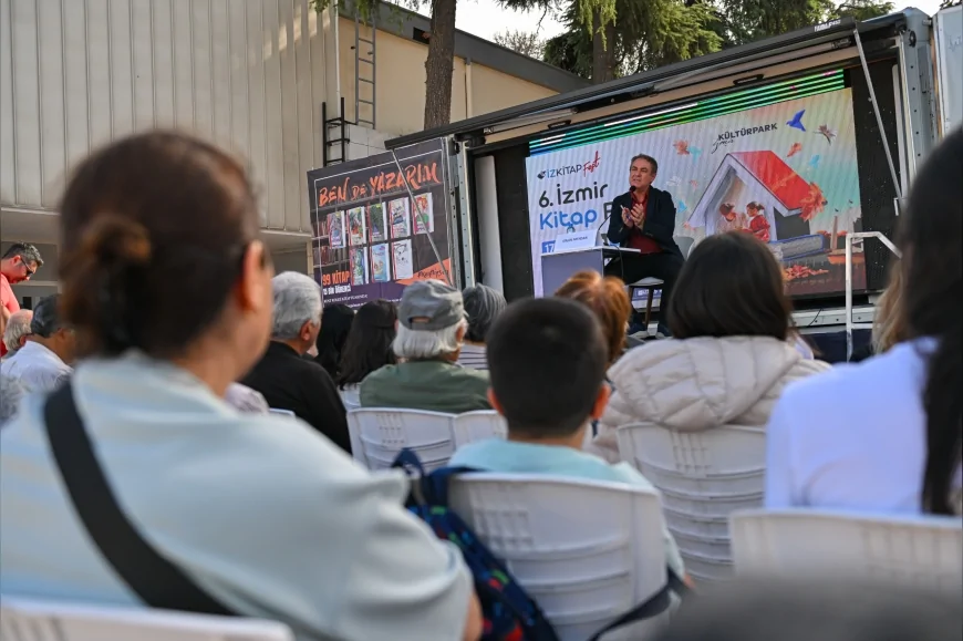 Sinan Meydan İZKİTAP’ta “Adım Adım Cumhuriyet”i Anlattı: “Demokrasiyi İnşa Etmenin Yolu Laik Cumhuriyetten Geçer”