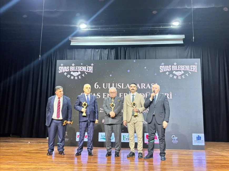 Doç. Dr. Emin Serin’e Uluslararası Sivas EN’leri’nde “Yılın Başarılı Diplomasi Elçisi” Ödülü Verildi